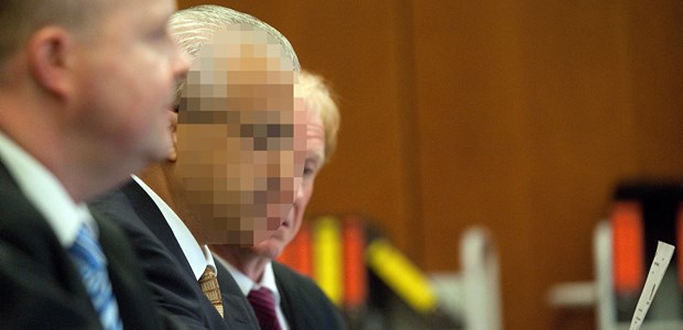 Ein Angeklagter dreht den Spieß um Archivbild: Der Prozess um den ehemaligen Göttinger Cheftransplanteur (Mitte) wird wohl länger dauern.