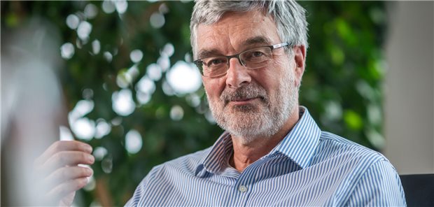 Armin Beck ist Facharzt für Allgemeinmedizin und war bis 2023 Vorsitzender des Hausärzteverbands Hessen. Mit seinem neuen Amt als Vizechef der KV Hessen sind auch neue Aufgaben dazugekommen. Im Interview erläutert er, warum Berufspolitik alles fordern darf, die Umsetzung aber eine andere Sache ist.