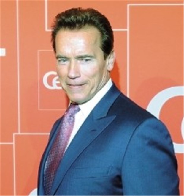CeBIT-Start mit Ex-Terminator Schwarzenegger Arnold Schwarzenegger gestern beim Messerundgang.