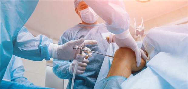 Arthroskopische Resektion von degenerativem Kniegewebe: Wird dadurch später eher eine Knie-Totalendoprothese nötig? (Symbolbild)