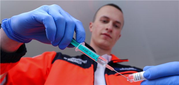 Arzneimittel verabreichen? In Bayern ist das Notfallsanitätern in gewissem Rahmen künftig erlaubt.