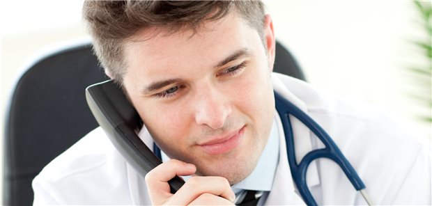 Arzt am Telefon: Die Abrechnungsmöglichkeiten über die Telefonberatungsleistungen nach GOP 01433/4 bleiben erhalten.