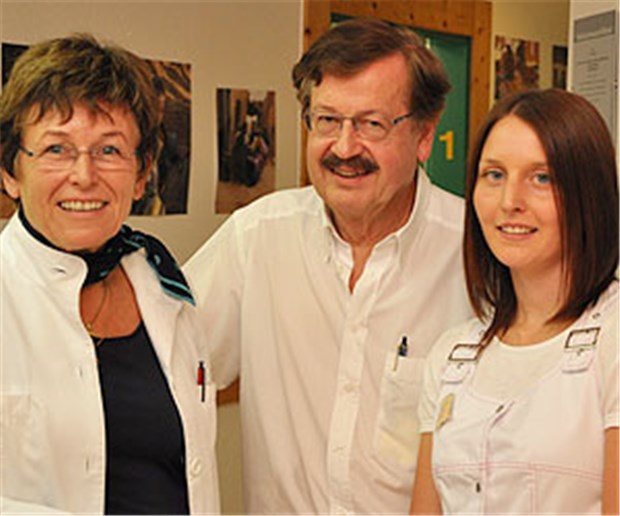 Bayerische Praxis mit eigener Software Arztehepaar Drs. Bianca und Johann Helmbrecht mit MFA Nadine Singer.