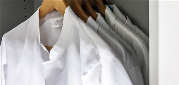 Arztkittel stehen bereit: 3466,5 zusätzliche Arztsitze sind zu besetzen.