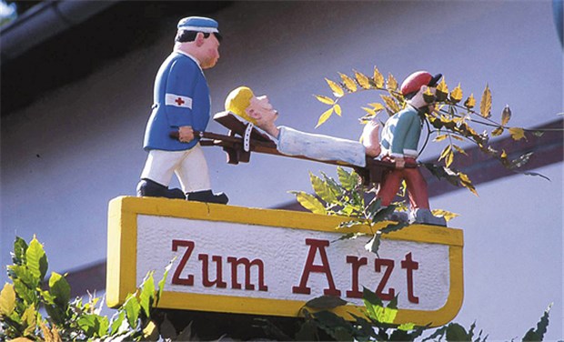Im Auto zur Hausarztpraxis - Kassen im Südwesten halten das für normal Arztpraxis auf dem Land? Meist nur mit dem Auto erreichbar.