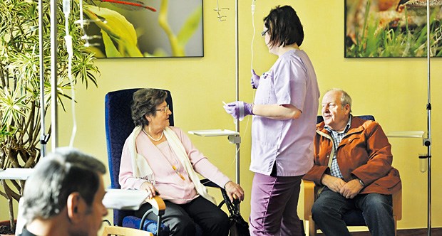 Spezialarzt-Sektor Thema im Gesundheitsausschuss Arztpraxis oder Klinik? In der ambulanten spezialärztlichen Versorgung wäre die Unterscheidung aufgehoben.
