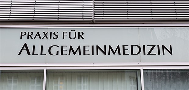Arztsitze werden tendenziell teuerer – aber nicht überall. Das Spektrum reicht von 10.000 Euro für einen Hausarztsitz bis zu fünf Millionen Euro für einen radiologischen Sitz.