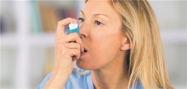 Asthma gut im Griff? Ein neuer Score könnte dabei helfen. (Symbolbild mit Fotomodell)