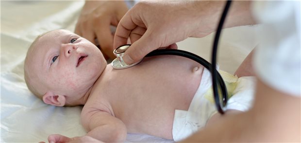 Atemwege frei? Vorsorgeleistungen für Kinder wurden auch schon 2022 extrabudgetär bezahlt. Insgesamt schnitten Pädiater mit Leistungen für Kassenpatienten im Fachgruppenvergleich überdurchschnittlich beim Honorar ab.