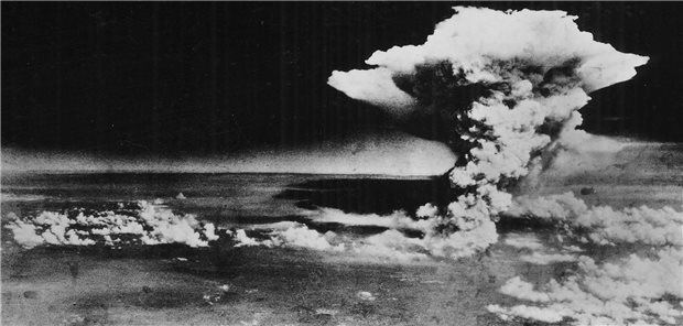 „Wir werden Euch im Atomkrieg nicht helfen können!“ Atompilz über Hiroshima: Das Foto wurde rund eine Stunde nach dem Abwurf von „Little Boy“ aus einer US-Militärmaschine aufgenommen.