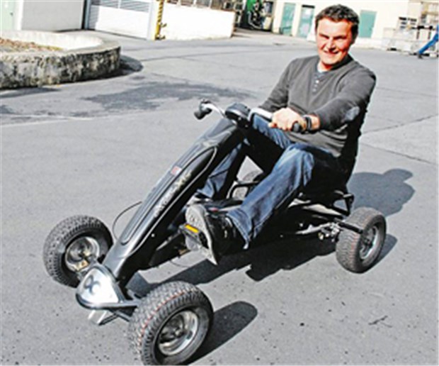 Das Kettcar wird 50 Auch Betriebsleiter Ulrich Mayer dreht gerne eine Runde mit dem Kettcar.