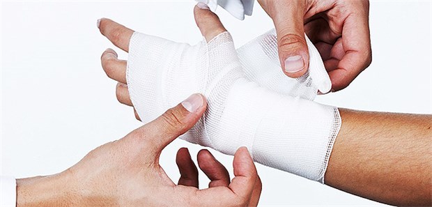 Auch Hausärzte dürfen postoperative Behandlungen nach ambulanter Op abrechnen, etwa Verbände.