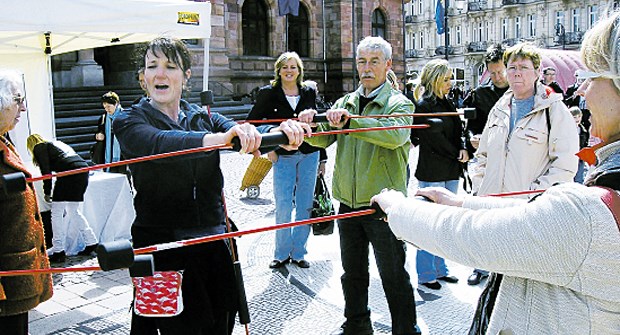 Aktionstag festigt das Patienten-Arzt-Team Auch Mitmach-Aktionen - wie hier 2010 am gemeinsamen Stand von "Ärzte Zeitung" und "Wiesbadener Kurier" - gibt’s am 30. April wieder.
