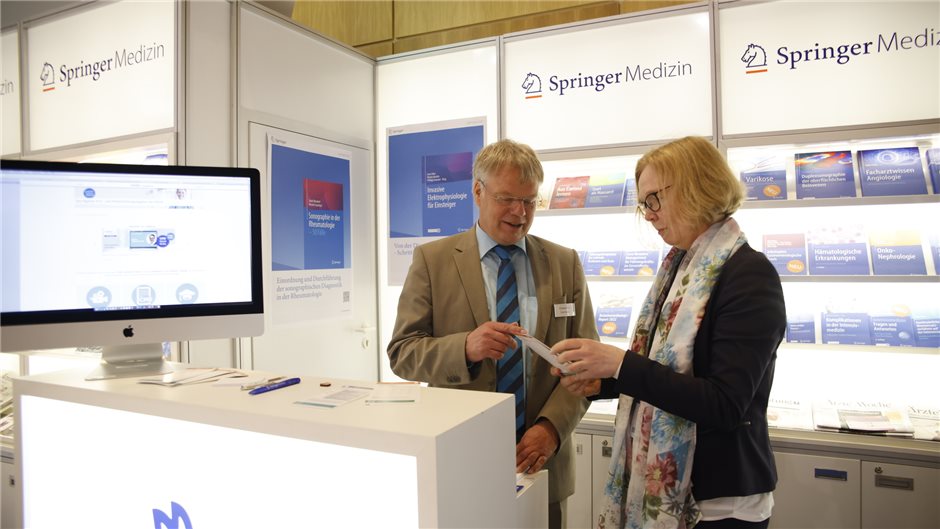 Auch Springer Medizin ist auf dem DGIM-Kongress mit einem Infostand vertreten. N...