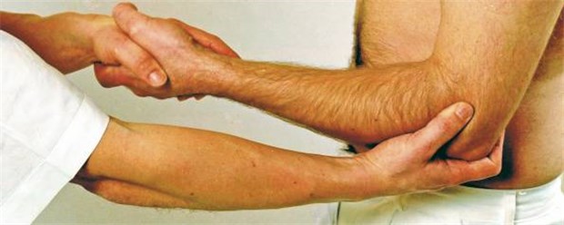 Neues Diclofenac-Pflaster zur Schmerztherapie Auch bei Tennisellbogen ist das neue Schmerzpflaster geeignet.