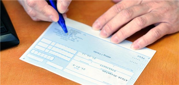 Auch beim Ausstellen eines Privatrezeptes verordnen niedergelassene Haus- und Fachärzte – ähnlich wie bei GKV-Patienten – immer öfter Generika statt des Originals.