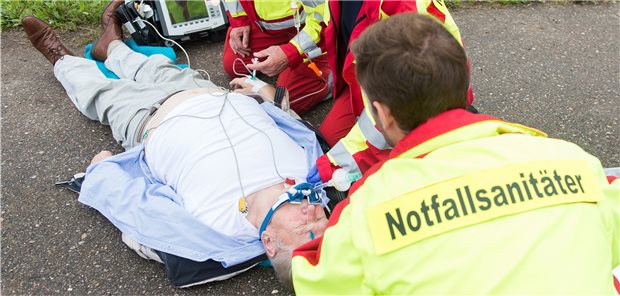 Notfallsanitäter erhalten mehr Kompetenzen Auch der Bundesrat will mehr Rechtssicherheit für Notfallsanitäter schaffen: Ihnen ist künftig die Ausübung der Heilkunde erlaubt.