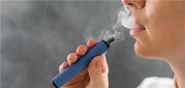 Auch die Benutzung von Vape-Produkten bringt gesundheitliche Risiken mit sich. Ein Positionspapier vieler Fachgesellschaften fordert mehr regulierende Maßnahmen.