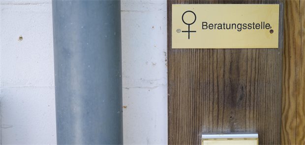 Haus mit Aufschrift Beratungsstelle