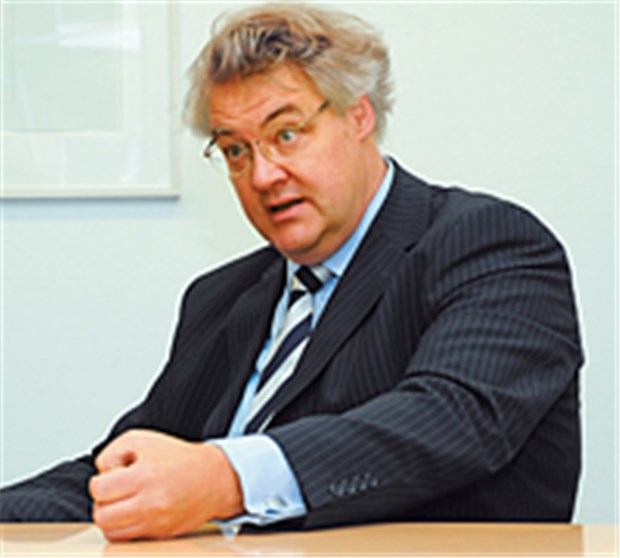 "Heiße Tipps bringen Anlegern nur wenig" "Auch die vergangenen zehn Jahre waren für Anleger kein verlorenes Jahrzehnt." Dr. Ulrich Stephan, Global Chief Investment Officer