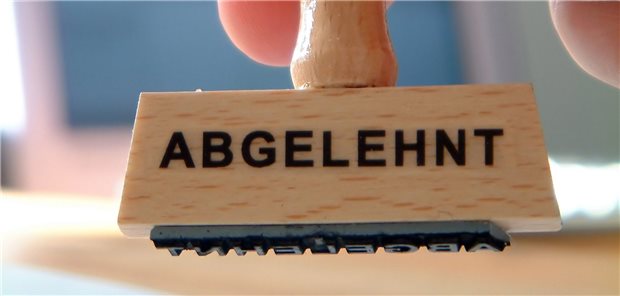 Auch einem MVZ mit GmbH-Eigentümer steht die reguläre Honorar-Abschlagszahlung der KV zu, ohne dass das MVZ dafür eine Bankbürgschaft beibringen müsste.