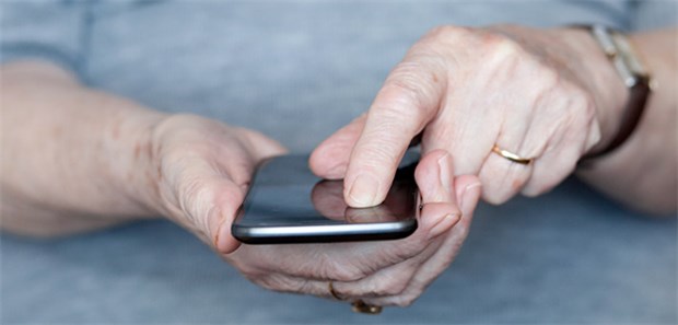 Auch für ältere Patienten sind Diabetes-Apps gedacht. Teilweise weisen sie allerdings noch Defizite auf.
