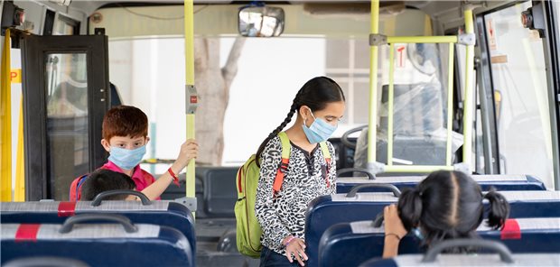Lockdown für Kinder: „Auf Sicht fahren bleibt wichtig“ Auch im Schulbus, nicht nur im Klassenzimmer, gilt es auf die AHA-Regeln zu
achten, um Infektionen zu vermeiden.