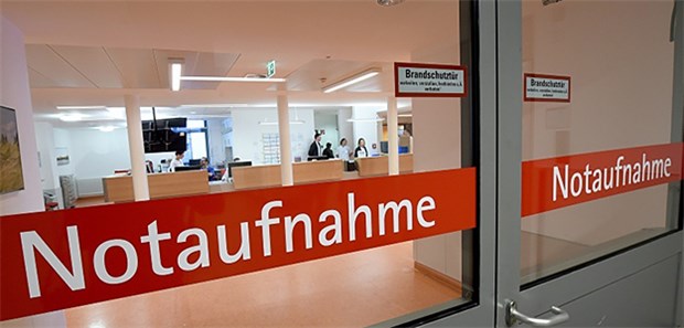 Auch im Vorfeld des Deutschen Ärztetags ein Thema: Wie kann das Problem der teilweise überlaufenen Notaufnahmen an Kliniken gelöst werden?