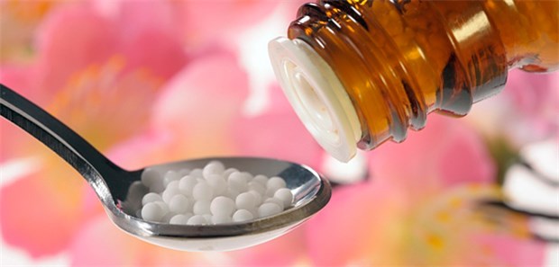 Auch in Deutschland sind homöopathische Präparate auf dem Markt, die Belladonna enthalten.