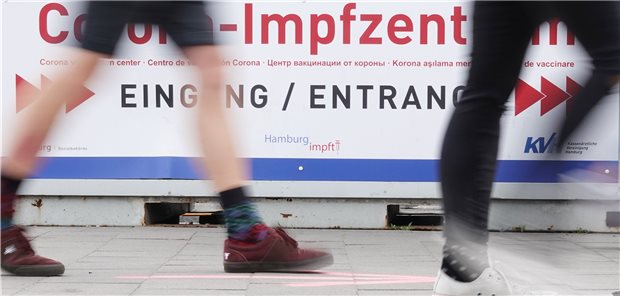 Auch ohne die Impfzentren sieht die KV Hamburg die Hansestadt mit Ärzten, Impfstellen in den Kliniken und mobilen Teams hinreichend für die COVID-Impfungen ausgestattet.