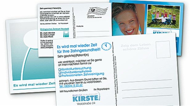 Auch praxisindividuell gestaltete Postkarten eignen sich dafür, Patienten an Vorsorge zu erinnern.