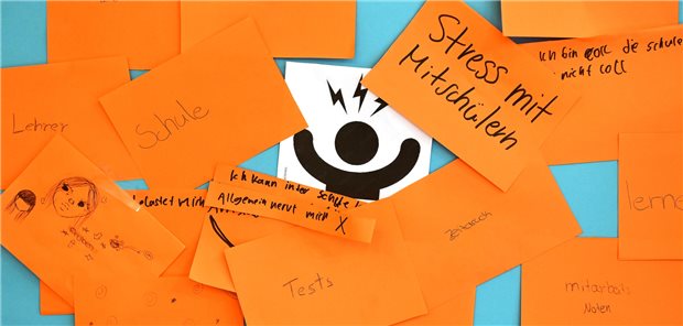 Auch schwierige Situationen im schulischen Umfeld können Kinder und Jugendliche stark belasten. .