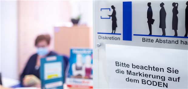 Tarifeinigung: MFA-Gehälter steigen bis 2023 um zwölf Prozent Auch stark in der Pandemie belastet: MFA in den Arztpraxen.