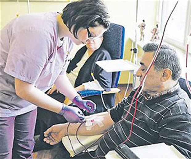 Heikler Mix aus Privat- und Kassenleistung? Auch wenn die chemotherapeutische Infusionstherapie auf eine Privatleistung folgt, bleibt sie Kassenleistung.
