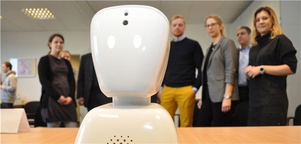 Wie Avatare Schwerkranke vor Isolation bewahren Auf Sendung? Der Avatar kann mit Zustimmung der Betroffenen zugeschaltet werden.