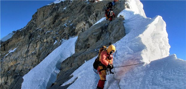 Vor dem Gipfelstürmen zuerst ins heimische Hypoxie-Zelt Auf Tour im Hochgebirge. Die Höhenkrankheit, die dabei auftreten kann, hat ihren Schrecken noch nicht verloren.