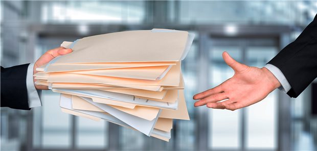 Ansprüche gekündigter Mitarbeiter auf Daten sind begrenzt Auf Verlangen eines gekündigten Mitarbeiters muss der Arbeitgeber gewisse, über ihn gespeicherte Daten in Kopie aushändigen. Das bestätigte jetzt auch das Bundesarbeitsgericht.