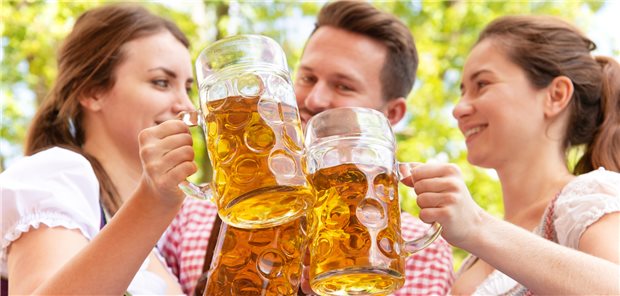 Corona-Inzidenz in München steigt immer schneller Auf dem Oktoberfest in München hat es offenbar viele Übertragungen von SARS-CoV-2 gegeben, wie Infektionszahlen des Robert Koch-Instituts nahelegen.