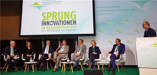 Was ein Primärarztsystem wirklich leisten musss Auf dem Podium zum Thema Primärarztsystem (v. l.): Dr. Werner Kübler, Constanze Stypula, Boris von Maydell, Dr. Wolfgang Ritter, Professor Dr. Wolfgang Greiner, Fabian Demmelhuber und Professor Dr. Jan Löhler. Es moderierte Anno Fricke von der Ärzte Zeitung.