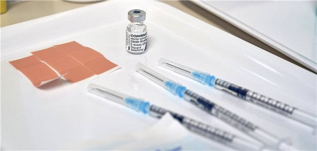 COVID-Impfungen: KV Niedersachsen fürchtet Chaos in Praxen Auf dem Weg in die Regelversorgung – aber noch gibt es viele Fragezeichen: Corona-Impfungen.