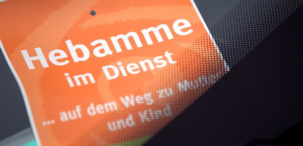 Situation bei Hebammen spitzt sich zu Auf dem Weg zu Mutter und Kind - und was macht die Haftpflicht?