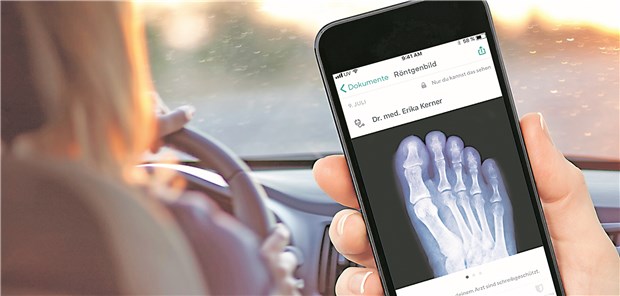 Auf dem Weg zum Arzt? Mit E-Gesundheitsakten wie der von Vivy können Versicherte mit dem Handy Zugriff auf Röntgenbilder, Laborbefunde, aber auch auf die eigene Medikation haben.
