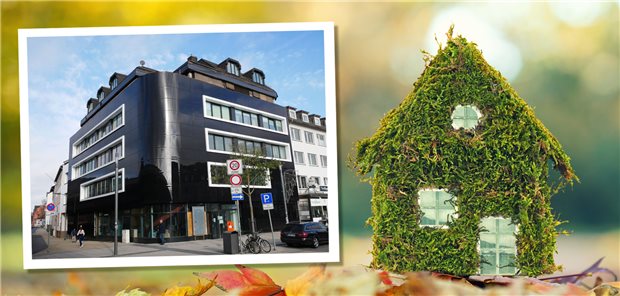 Professor Siegfried Bien auf dem Dach seiner Praxis mit Fotovoltaik-Anlage.
