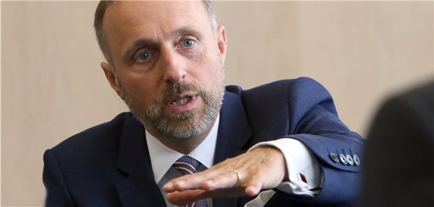 KBV: Praxen bei Digitalisierung genauso fördern wie Kliniken Auf den Kosten für die Digitalisierung dürfen die Niedergelassenen „nicht komplett allein sitzen bleiben“, mahnt KBV-Vize Dr. Stephan Hofmeister.