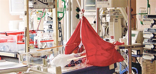 Lehren aus einem Skandal Auf der Intensivstation im Bremer Klinikum Links der Weser arbeiten zwei Fachärzte und drei Fachkräfte für Hygiene.