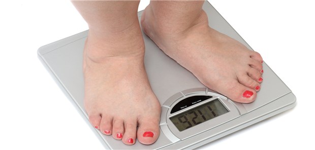 Auf der Waage: Abnehmen nützt auch den Knochen, so eine Studie.