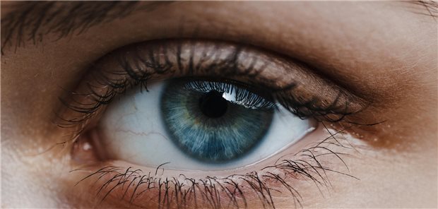 Eine Nahaufnahme eines Auges.