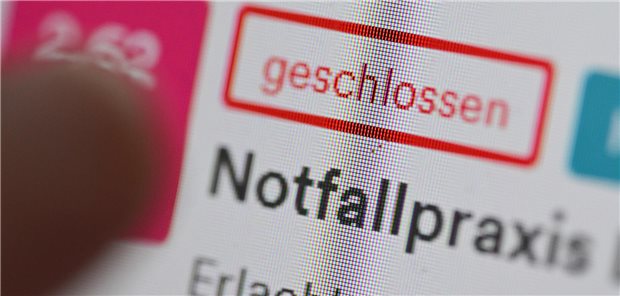 Auf einer Internetseite für Arztpraxen im ärztlichen Bereitschaftsdienst ist ein Hinweis auf eine Notfallpraxis dargestellt.