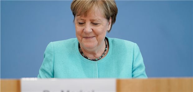 Auf ihrer letzten Sommerkonferenz im Juli 2021 ließ Merkel die vergangenen 16 Jahre Revue passieren – nüchtern wie eh und je: "Ein Leben ohne Krisen ist einfacher, aber wenn sie da sind, müssen sie bewältigt werden."