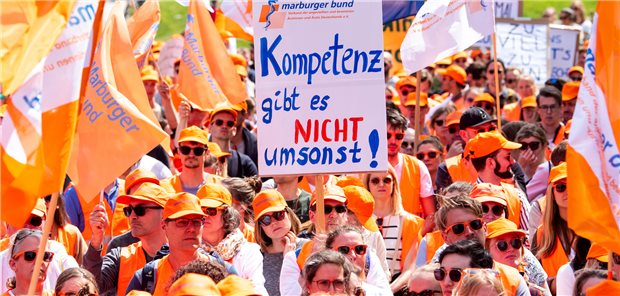 Kommunale Kliniken: 10.000 Ärzte beteiligen sich am Warnstreik
